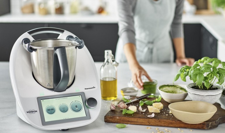 Le nouveau robot qui veut détrôner Thermomix - Tout compte fait 